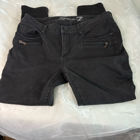 Seven7 women’s Black Jeans! Zipper front Size16 legging Jeans! - Picture 2 of 8